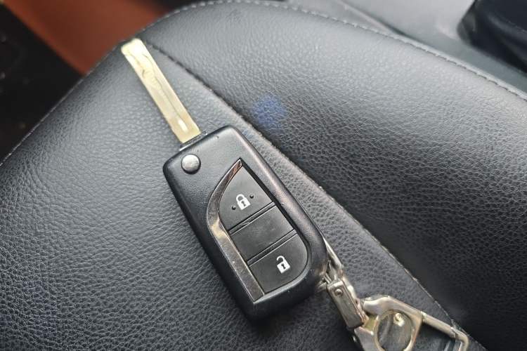 Used Toyota RAV4 2015 2.0L CVT Two-Wheel Drive Fashion Edition Vehicle Key