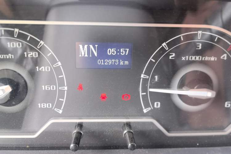 Used SAIC MAXUS Xintu V80 2023 2.0T AMT Classic Aoyuntong Long Wheelbase Mid-Height 6/7/8/9-Seater