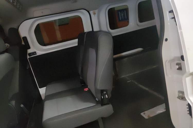 Used Ruichi EC75 2025 Model Passenger Vehicle Smart Driving Ultra-Charging Edition, Pioneer Type I, 52.16 kWh
