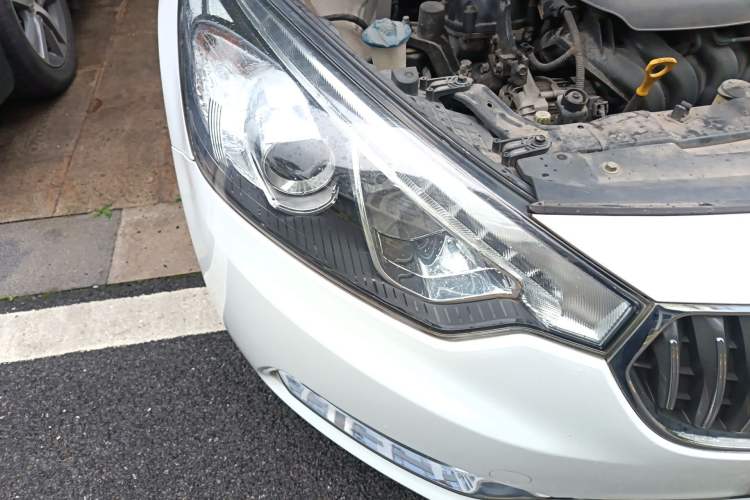 Used Kia K3 2015 1.6L Automatic DLX Right Front Headlight