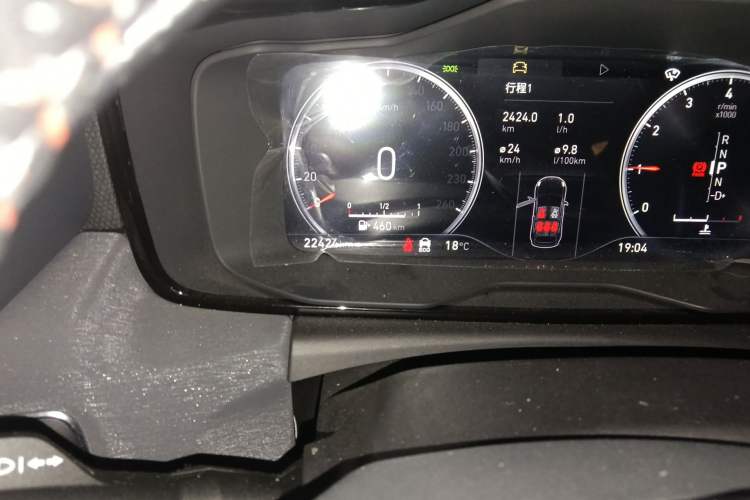 Used Lynk & Co 02 2020 1.5T DCT Two-Wheel Drive Pro Edition Odometer Close Up