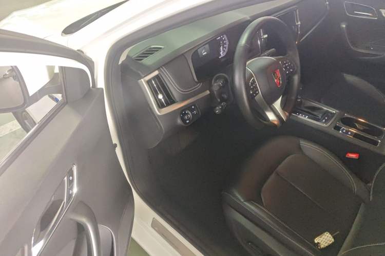 Used Roewe i6 2020 PLUS 1.6L CVT 4G Connected Glory Holographic Edition
