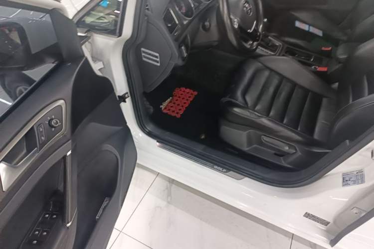 Used Volkswagen Golf 2016 230TSI Automatic Luxury Version
