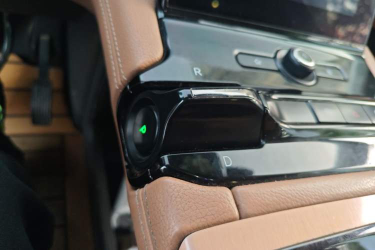 Used Nio ES8 2018 355 km Base Version 7-Seater Edition Gear Lever