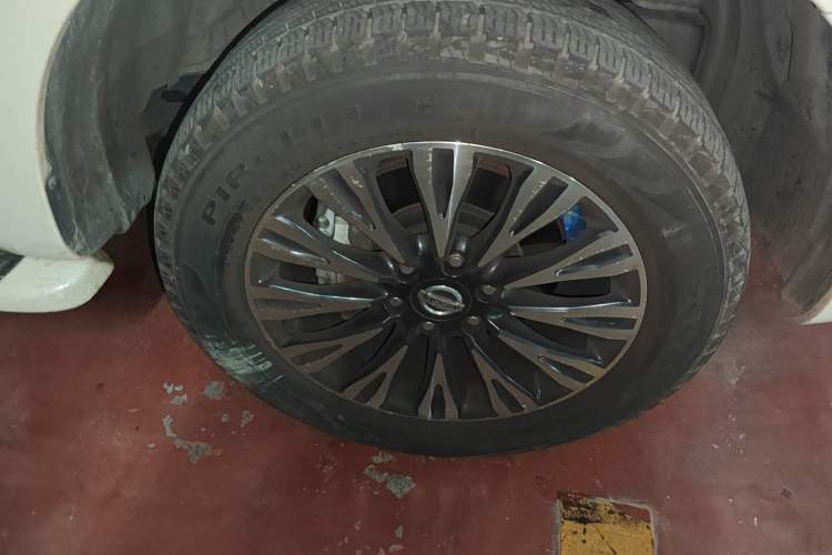 Used Nissan Patrol 2018 4.0L LinkedIn Edition Right Front Wheel Hub