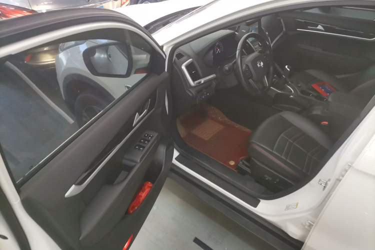 Used Dongfeng Aeolus AX7 2016 2.0L Manual Zhiyi Trim