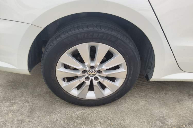 Used Volkswagen Lavida 2013 Revised Version 1.4 TSI DSG Comfort Edition Right Rear Wheel Hub