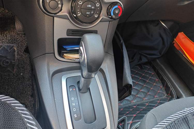 Used Ford Fiesta 2013 Hatchback 1.5L Automatic Fashion Edition Gear Lever