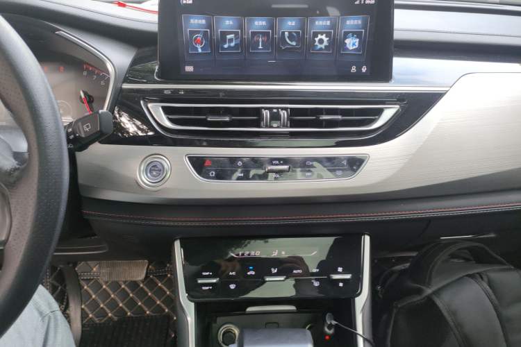 Used CHANGAN CS75 2018 280T Automatic Smart Edition China V-standard Audio And AC Panel