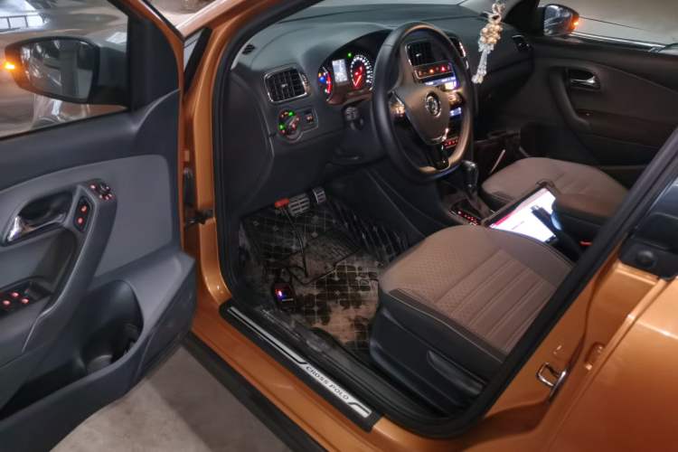 Used Volkswagen Polo 2018 1.5L Cross Polo Automatic
