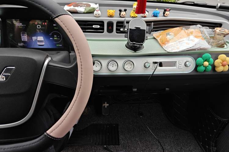 Used Wuling Hongguang MINIEV 2022 Macaron Fashion Model Lithium Iron Phosphate Audio And AC Panel