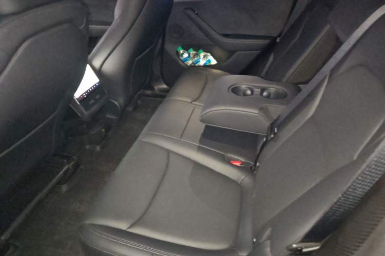 Used Tesla Model Y 2025 Long-Range All-Wheel-Drive Version