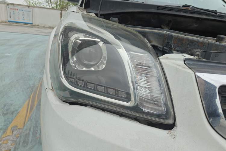 Used Kia Sportage 2013 2.0L Manual Two-Wheel Drive GL Trim Right Front Headlight