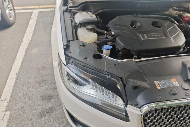 Used Lincoln MKZ 2018 2.0T Premium Edition Right Front Headlight