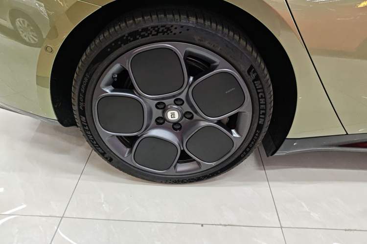 Used Xiaomi Auto SU7 2024 Rear-Drive Ultra-Long Range Advanced Pro-Level Intelligent Driving Version
