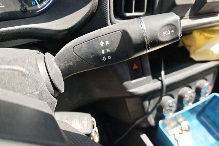 Used Karry Jiangtun E7 2024 Mingchuan 7-Seater Model Gear Lever