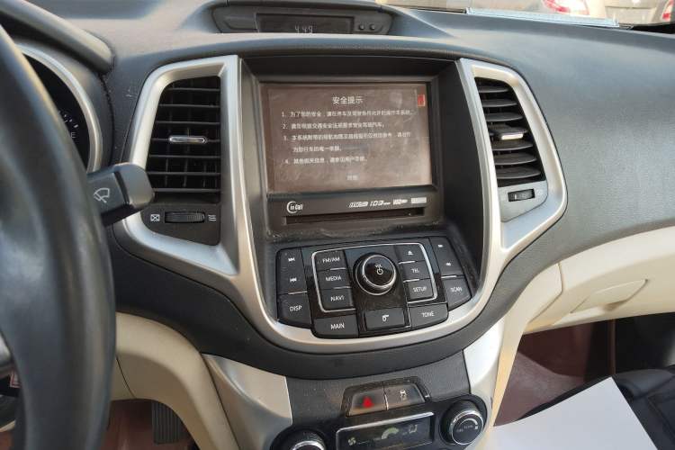 Used CHANGAN Eado 2015 1.6L Manual Luxury Model China V Standard Audio And AC Panel