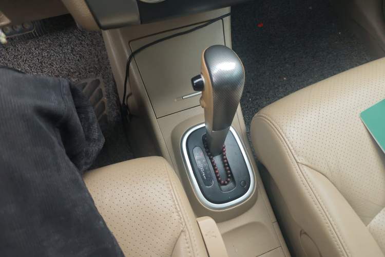 Used Nissan Tiida 2008 1.6L Automatic Smart Version Gear Lever