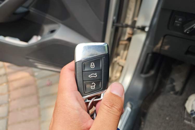 Used Volkswagen Magotan 2019 330TSI DSG Luxury Model China V Standard Vehicle Key