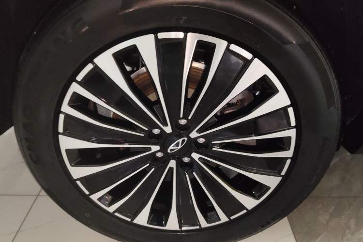 Used Chery Tiggo 8 PLUS C-DM 2025 1.5T 116 km Prestige Version 5 Seats