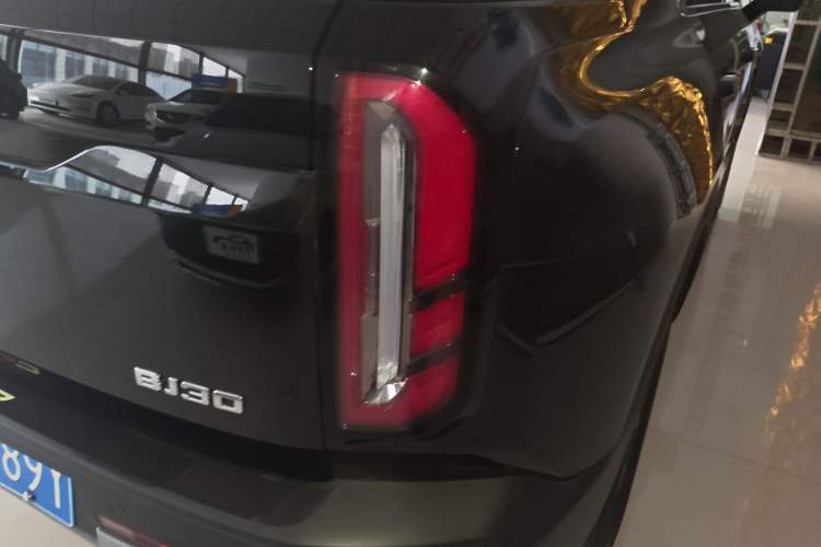 Used BAIC Off-Road BJ30 2026 Model Traveler 1.5T DCT Two-Wheel Drive Standard Version Exterior 3