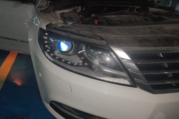 Used Volkswagen FAW-Volkswagen CC 2013 1.8TSI Luxury Model Right Front Headlight