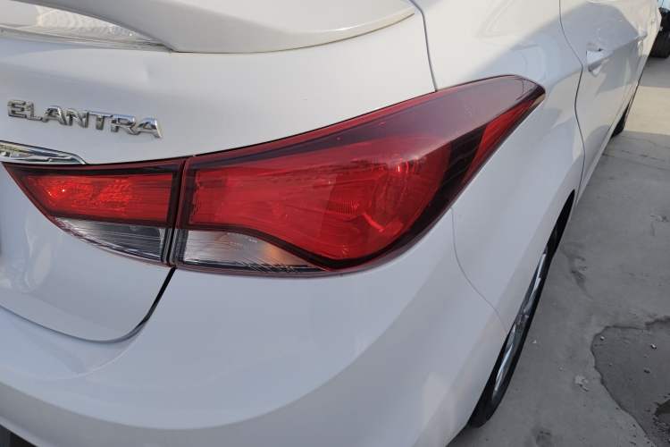 Used Hyundai Elantra (5th Generation / Langdong) 2016 1.6L Automatic Smart Version