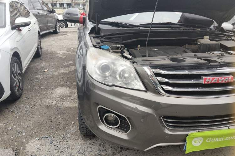Used Haval H6 2013 Upgraded Model 2.4L Automatic Two-Wheel Drive Elite Version Right Front Headlight