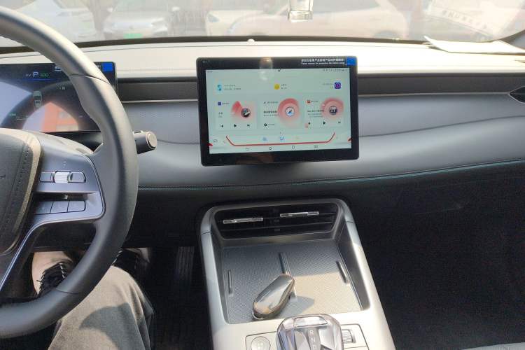 Used BYD Qin PLUS 2025 DM-i Smart Drive 55KM Leading Model Audio And AC Panel