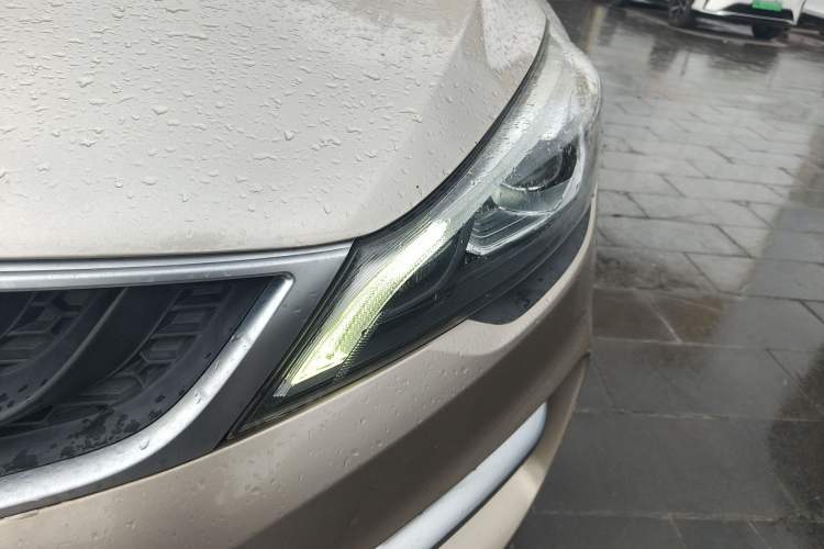Used Geely Auto Emgrand GS 2016 Sport Edition 1.3T Automatic LingShang Model Left Front Headlight