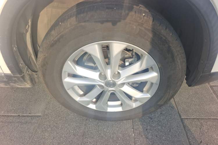 Used Nissan X-Trail 2014 2.0L CVT Comfort Edition 2WD Right Front Wheel Hub