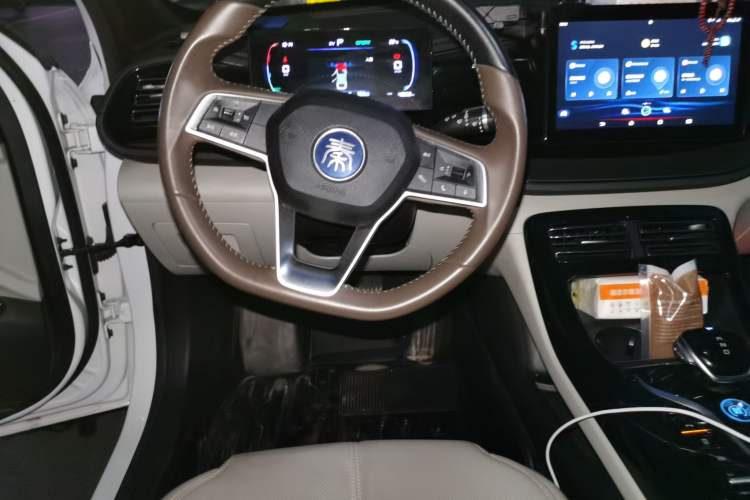 Used BYD Qin PLUS 2024 HONOR Edition DM-i 55KM Leading Model Steering Wheel