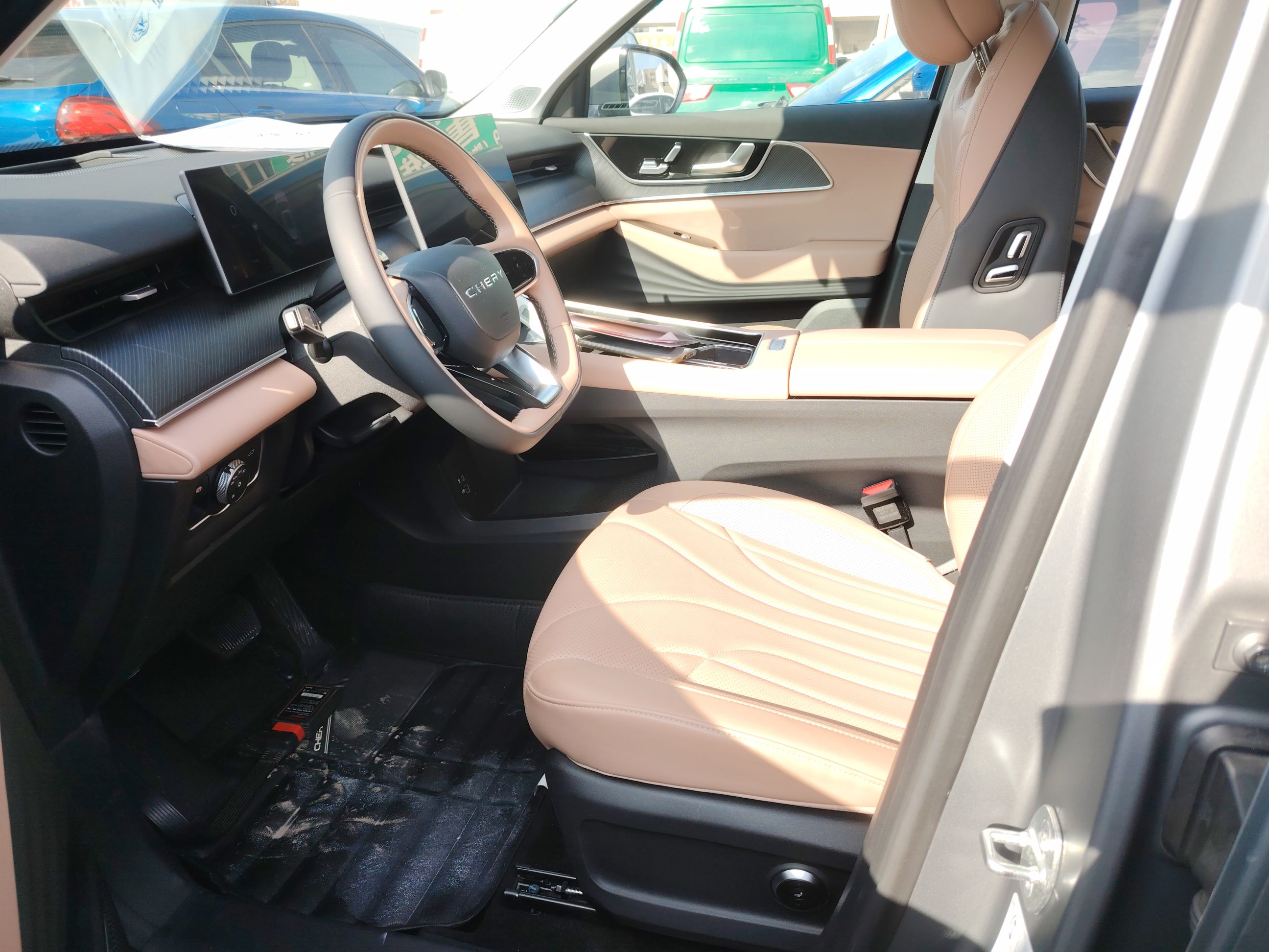 المقاعد الأمامية داخل السيارة