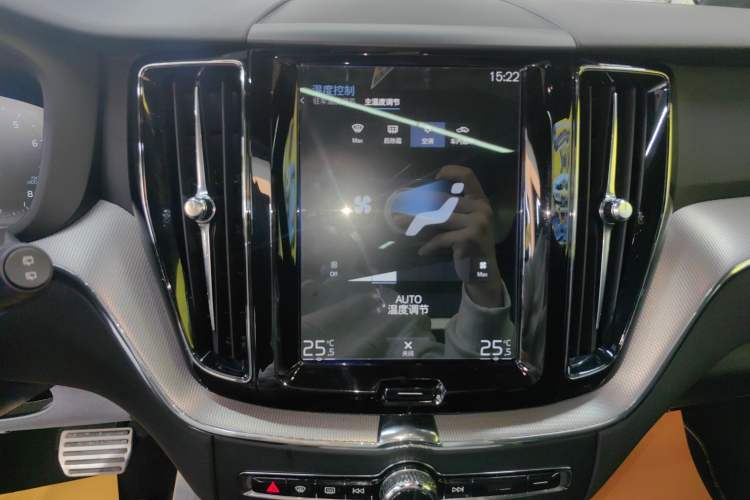 Used Volvo XC60 2019 T5 4x4 Smart & Dynamic Sport Edition China VI Standard
