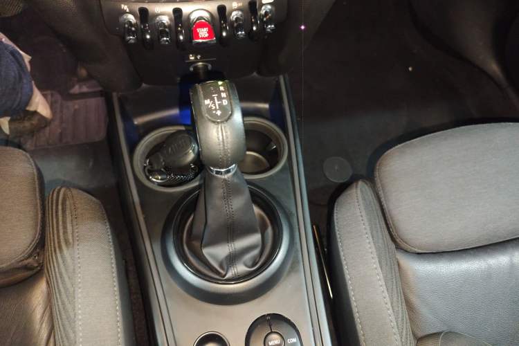 Used MINI Countryman 2018 1.5T COOPER Artist Gear Lever