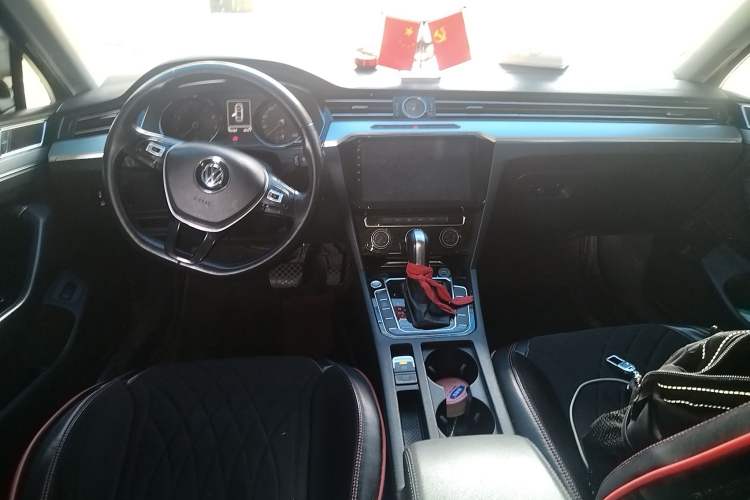 Used Volkswagen Magotan 2019 280TSI DSG Leading Model China VI Standard Center Console