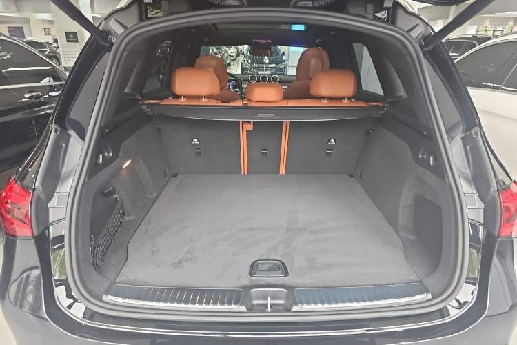 Used Mercedes-Benz GLC 2026 GLC 260 L 4MATIC Classic Edition Trunk