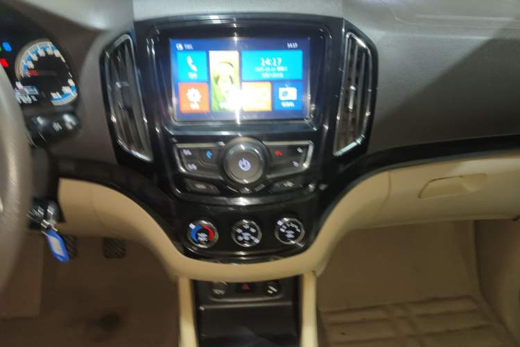 Used Baojun 730 2014 1.5L manual Comfort version 7 seats
