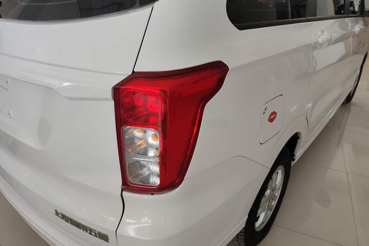 Used Wuling Hongguang 2018 1.5L S Comfort Model L2B Right Rear Taillight
