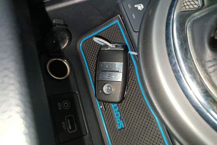 Used Kia Sportage R 2015 2.0L Automatic Two-Wheel Drive DLX Model Vehicle Key