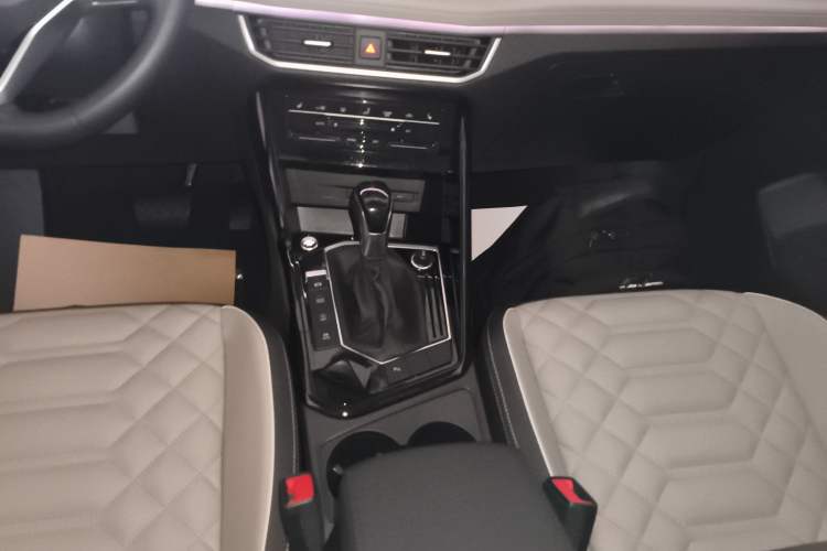 Used Volkswagen Tayron 2023 280TSI Two-Wheel-Drive Luxury Plus Advanced Version Gear Lever