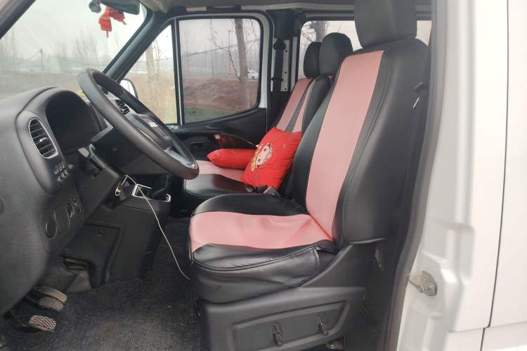 Used JMC Transit 2019 2.8T Commercial Version Short Wheelbase Mid-Roof 6-Seater China VI JX493