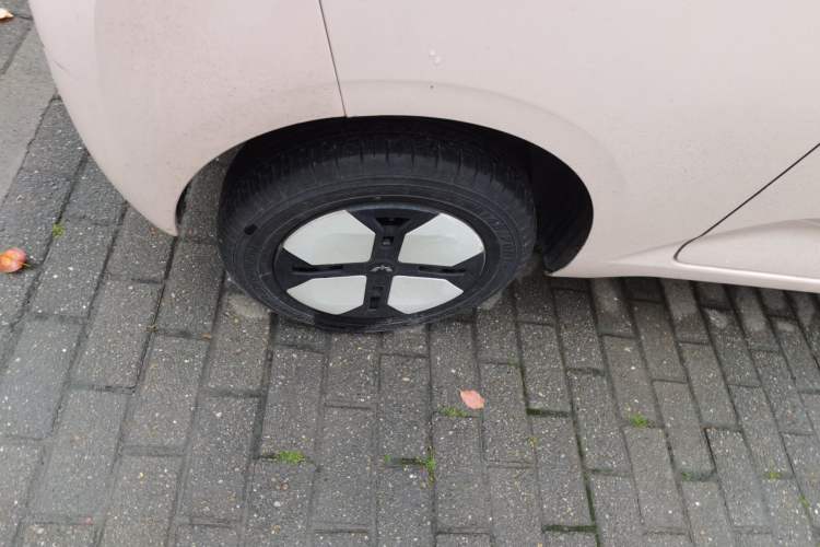 Used Wuling Hongguang MINIEV 2024 3rd Generation 215km Advanced Version Right Rear Wheel Hub