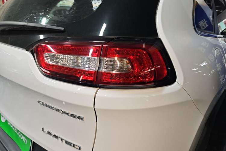 Used Jeep Cherokee 2017 2.0L Superior Edition Right Rear Taillight