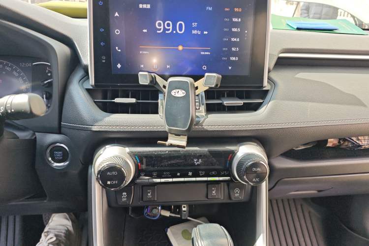 Used Toyota RAV4 2021 2.0L CVT Two-Wheel Drive Fashion PLUS Edition
