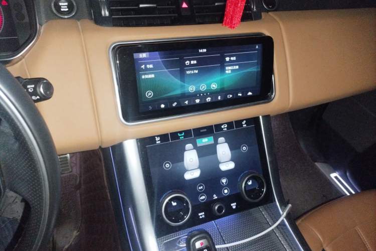 Used Land Rover Range Sport 2020 3.0 L6 HSE DYNAMIC Audio And AC Panel