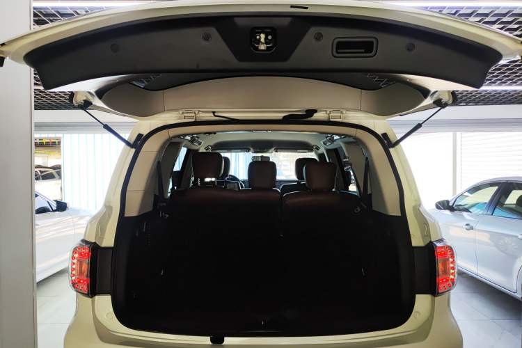 Used Nissan Patrol 2017 4.0L SE U.S.-Spec Version Trunk