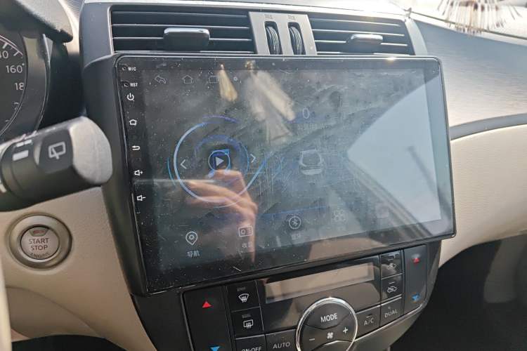 Used Nissan Tiida 2011 1.6L CVT Smart Version
