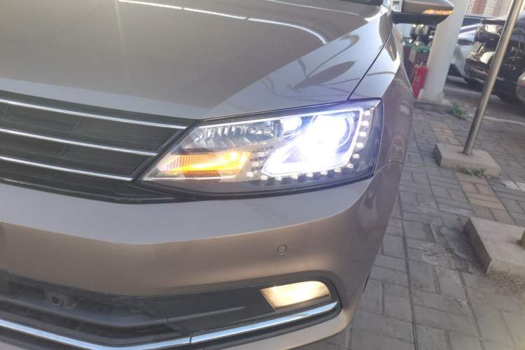 Used Volkswagen Sagitar 2015 280TSI Automatic Flagship Model Left Front Headlight