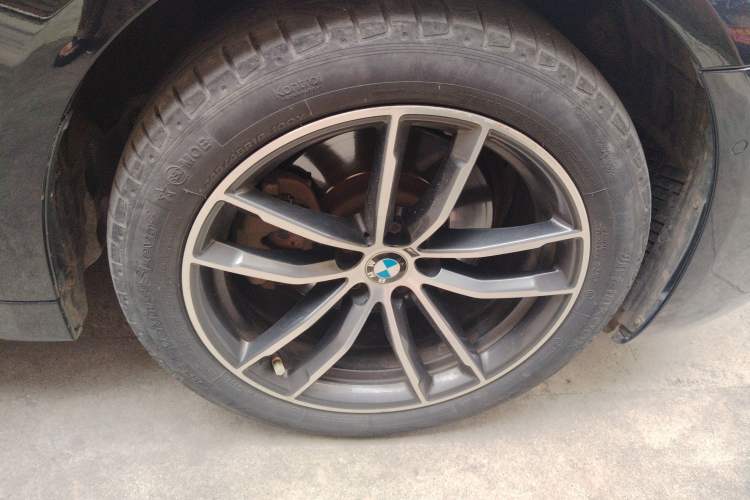 Used BMW 5 Series 2021 525Li M Sport Package Right Front Wheel Hub